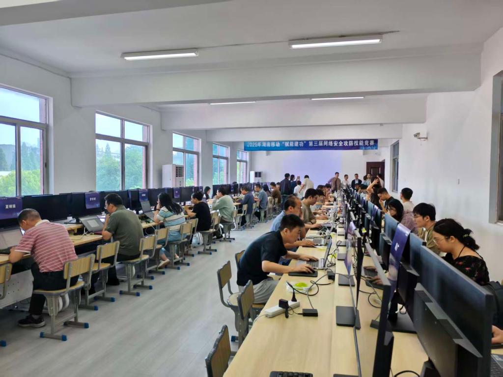校企合作新篇章 湖南移動第三屆網絡安全攻防技能競賽暨實訓基地揭牌儀式在我校舉行